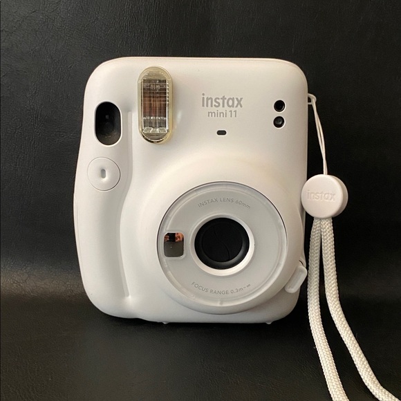 Fujifilm Instax Mini 11 Instant Camera - Picture 2 of 6